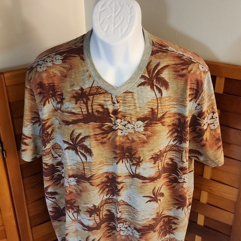 Men's tropical design TShirt - Picture 2 of 9